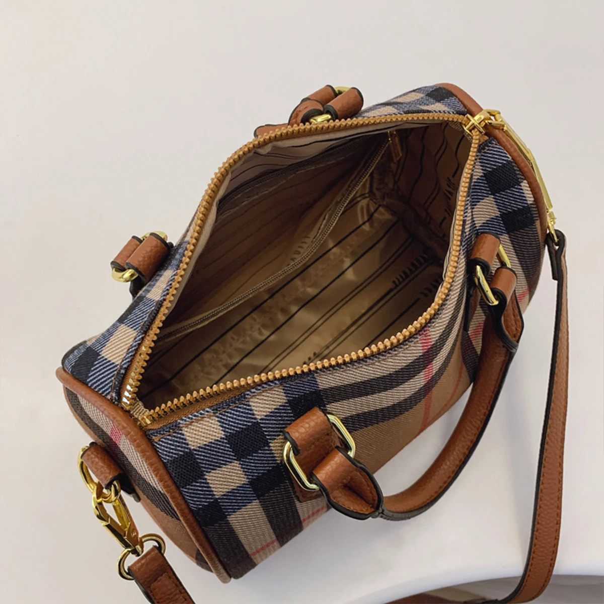 Large Capacity Classic Stripe  - огляд і ціна Luxury Bags Goyard